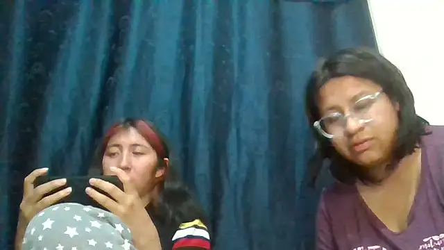 sarah12333 stripchat live cam model