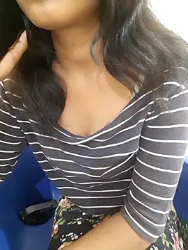 Navya6879 stripchat live cam model
