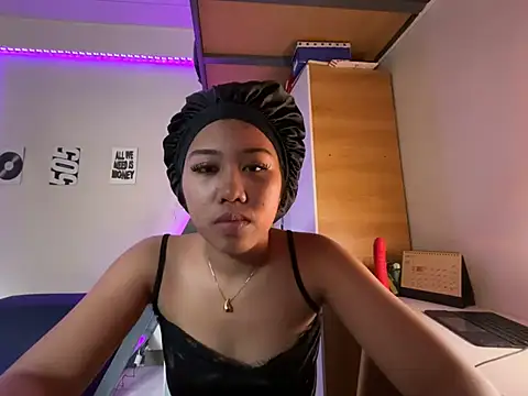 PinayLina18 stripchat live cam model