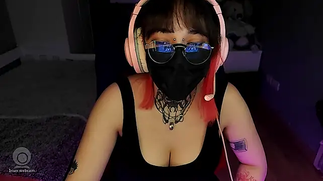 Lucyiy_ stripchat live cam model
