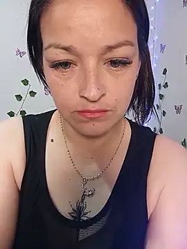 Isa_bluee stripchat live cam model