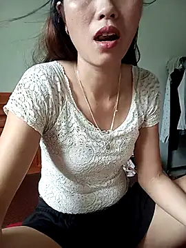 Suly-sweet stripchat live cam model
