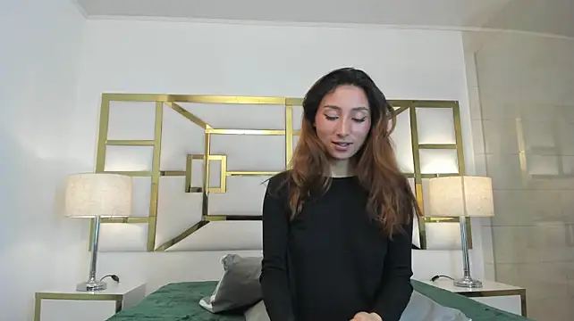 VivieneLuxe stripchat live cam model