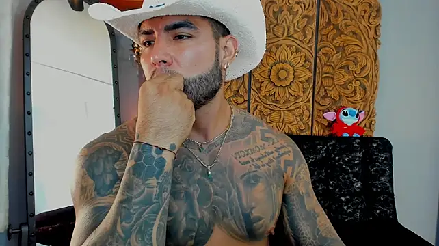 Aaron_Vega stripchat live cam model