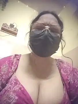 Dreamgirrl stripchat live cam model