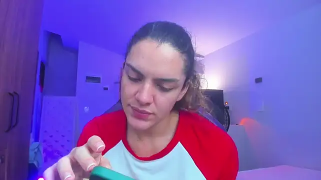 mariiahneedles stripchat live cam model