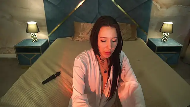 NikkiGoldSide stripchat live cam model