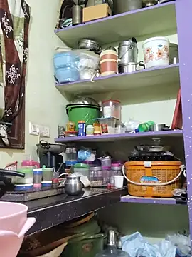 yamini1431 stripchat live cam model