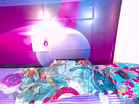 KeysyCFire stripchat live cam model