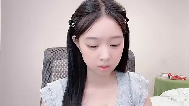 Yoyo33355 stripchat live cam model