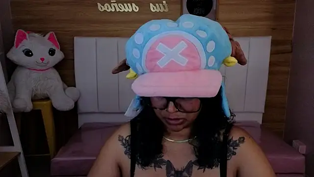 HolyCow_Girl_tp stripchat live cam model