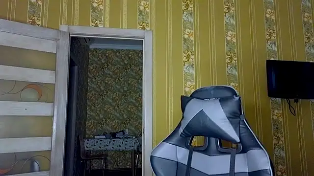 Miss-Understood stripchat live cam model