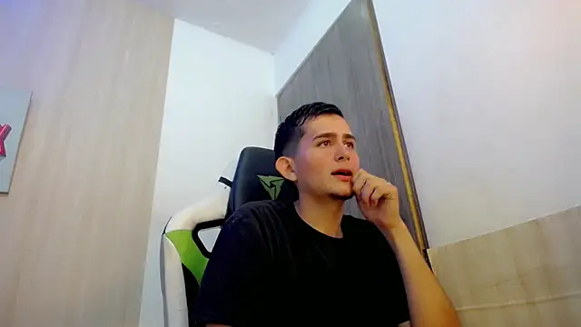 JaxBlue_ stripchat live cam model
