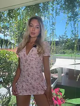 LiaLemo stripchat live cam model
