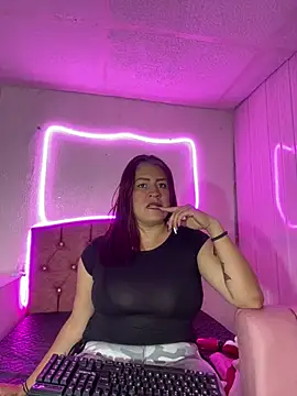 kira-palmer09 stripchat live cam model