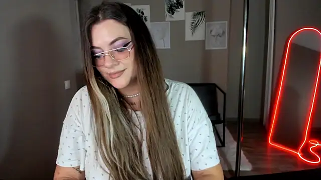 MiraTorson stripchat live cam model