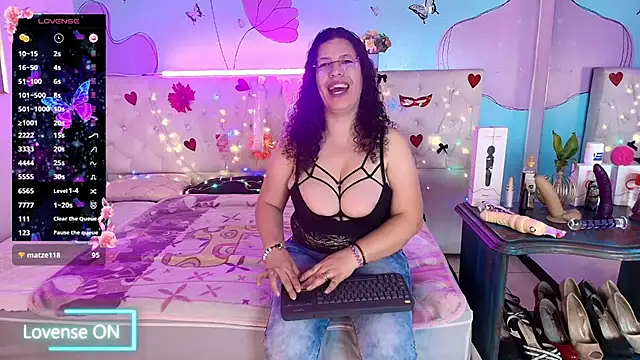 Zaly_mature stripchat live cam model