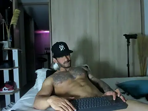 Dammianmiller stripchat live cam model