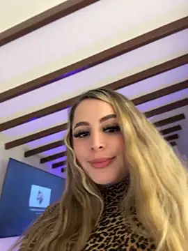 natashasweet stripchat live cam model