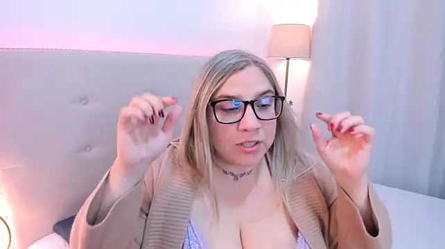 MissMaria stripchat live cam model