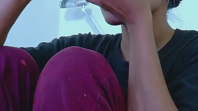 yourcuteneighbourr stripchat live cam model