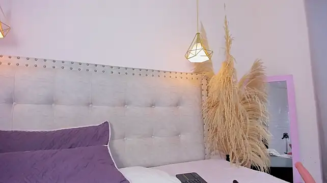 Mia_dolls18 stripchat live cam model