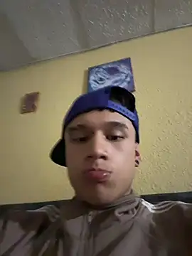 Dominik_Souza stripchat live cam model