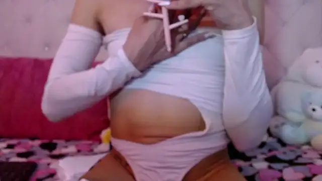 Saraanova1 stripchat live cam model