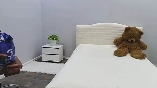 BonnnyBoobsy stripchat live cam model