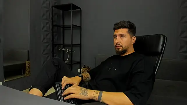 LoganStroud stripchat live cam model