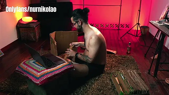 NurNikolao stripchat live cam model