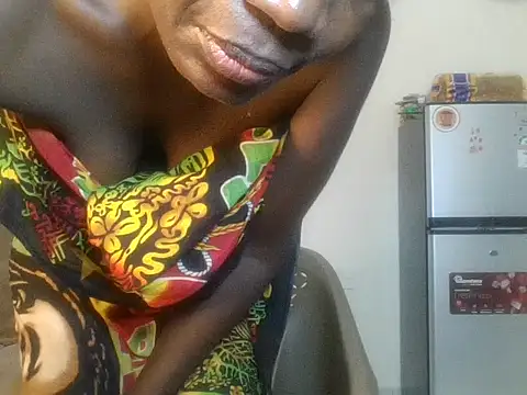 heavenlyluxe stripchat live cam model