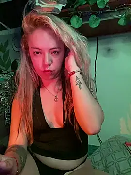 nathashabennethh stripchat live cam model