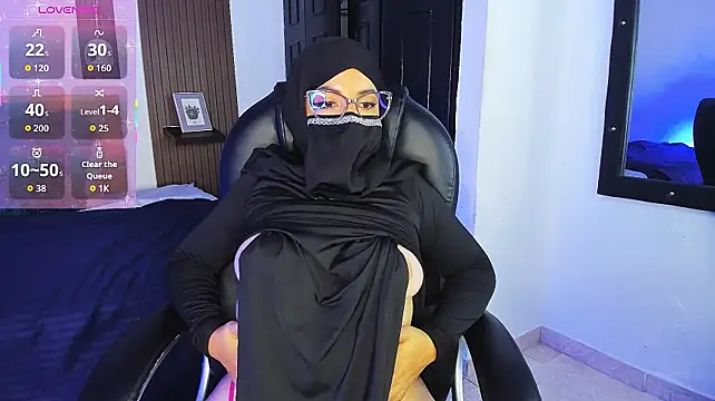 kaamari- stripchat live cam model