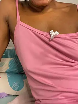 _yisela_ stripchat live cam model