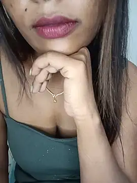 Tamil_kavinila stripchat live cam model