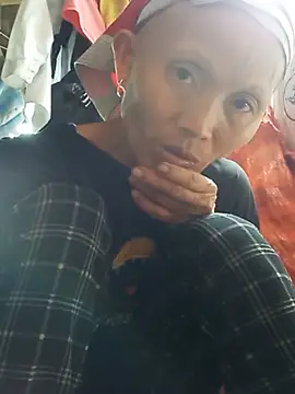 Nguyen_Emaa stripchat live cam model