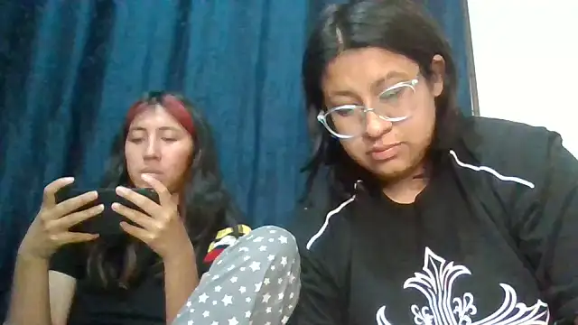 sarah12333 stripchat live cam model