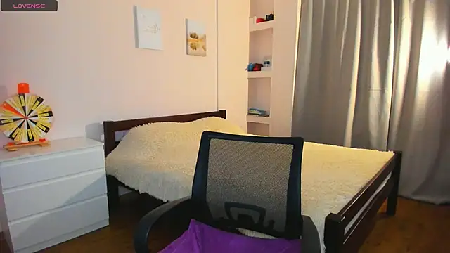 Ellista stripchat live cam model