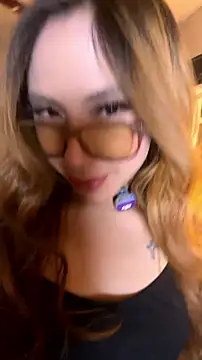 HoneyAndFlowers21 stripchat live cam model