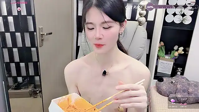 Yueyue-MM stripchat live cam model