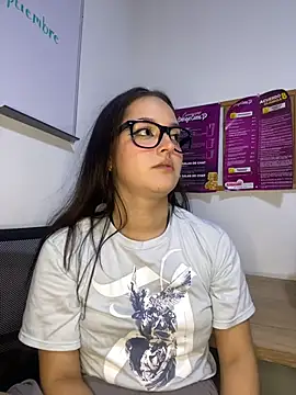 Emily_Baby20 stripchat live cam model