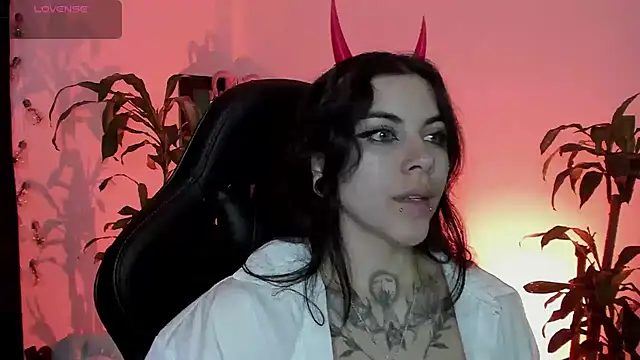 MissCharlottte_18 stripchat live cam model