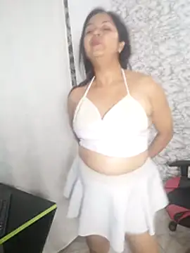 Zarinamoon stripchat live cam model