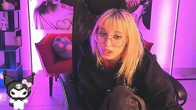 ReminaMeow stripchat live cam model