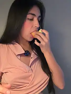 DaphneUwu stripchat live cam model