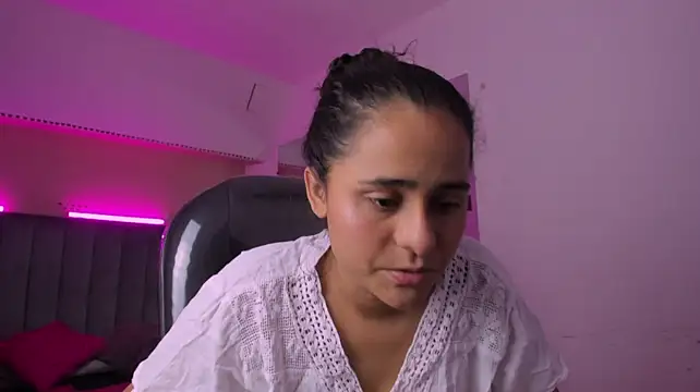 Giselle_Roldan stripchat live cam model