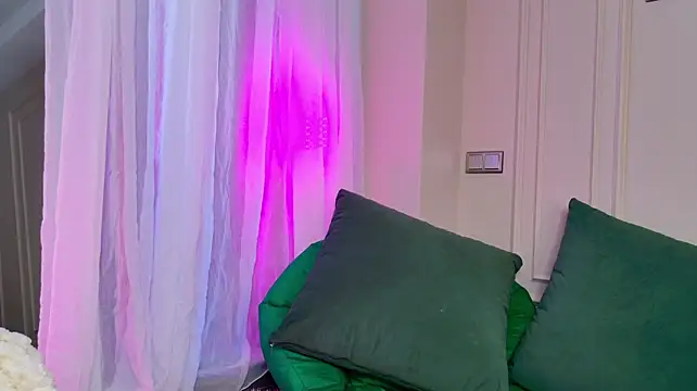 AliceOfWonders stripchat live cam model