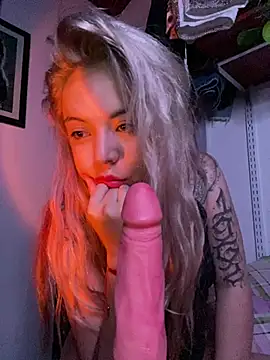 nathashabennethh stripchat live cam model
