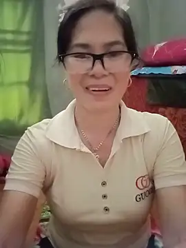 EmthichXyx stripchat live cam model